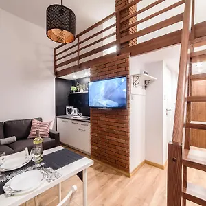 2 Nights - Great Location, Right Next To Main Rail And Bus Station, 10 Min To Main Square By Foot Краков